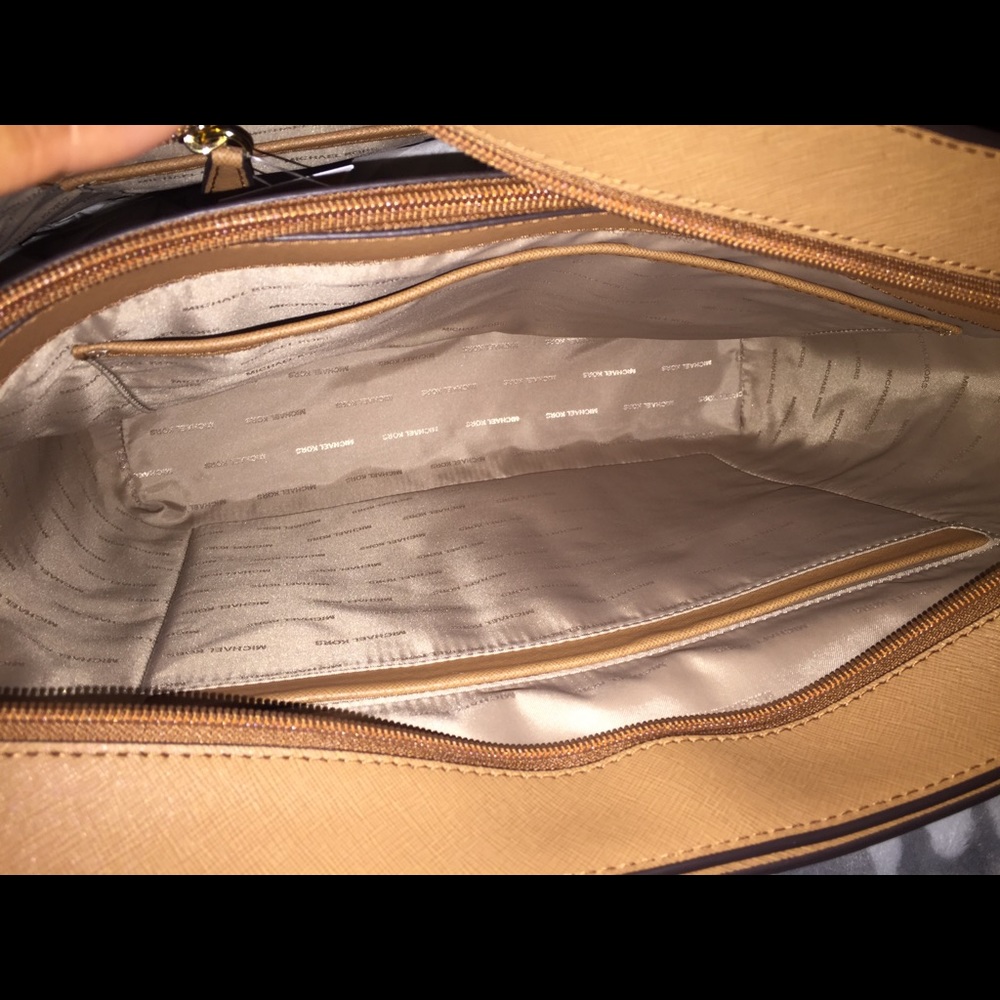 Michael Kors Purse - Picture 7 of 8